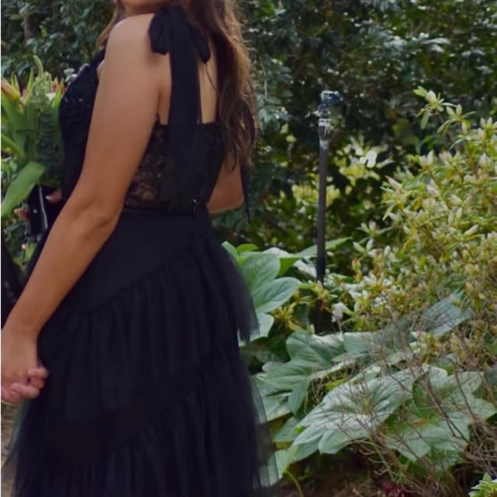 Elegant Black Lace Tiered Prom Dress - Picture 2 of 3